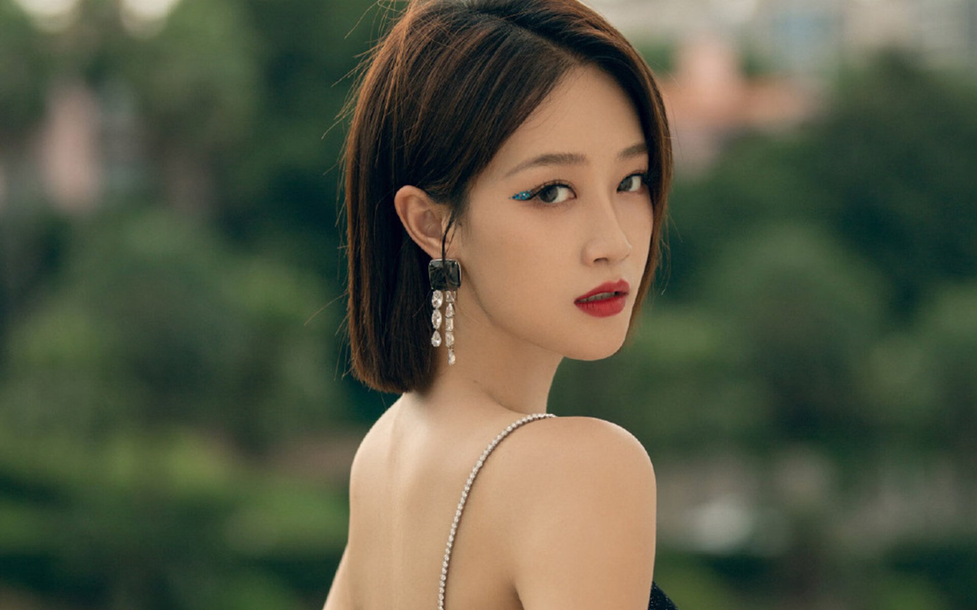 AYX GAME-西布朗战胜西汉姆，英超保级形势出现一线希望，西布朗转会