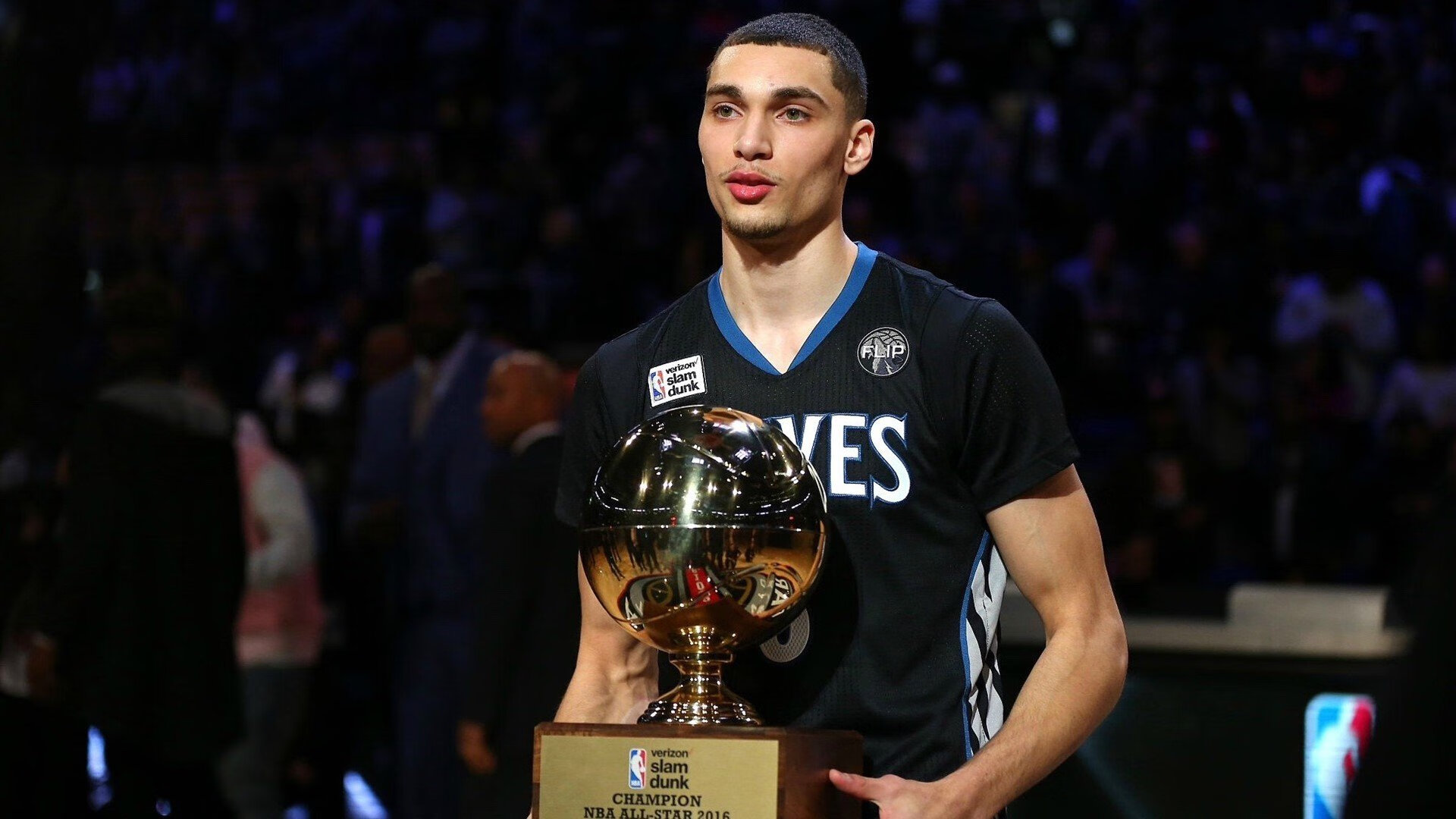 ayx体育-墨西哥球迷在冰天雪地中跳“足球辣舞”，墨西哥踢足球